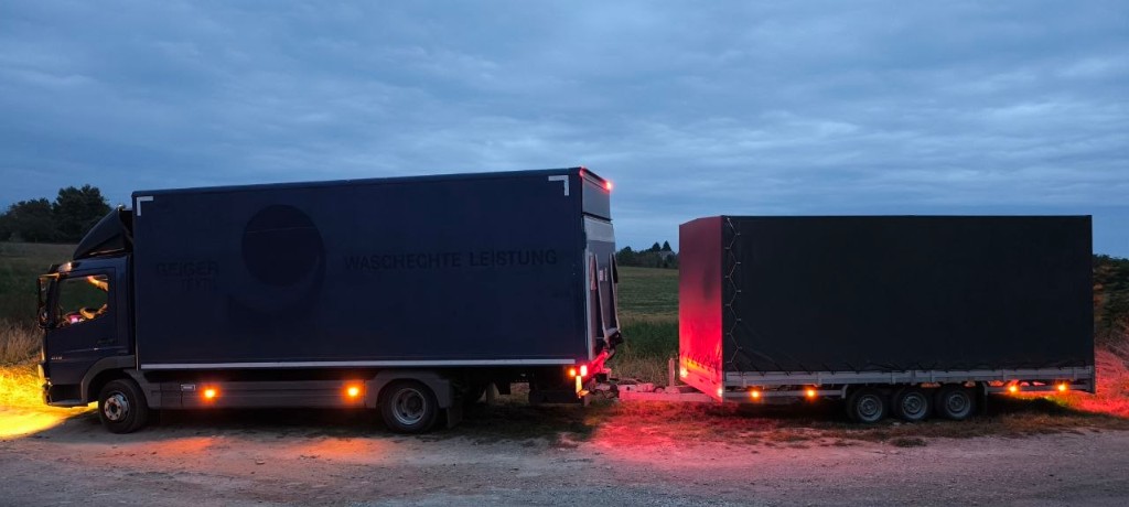 Mercedes Atego 818 with 3-axle curtain trailer – combination