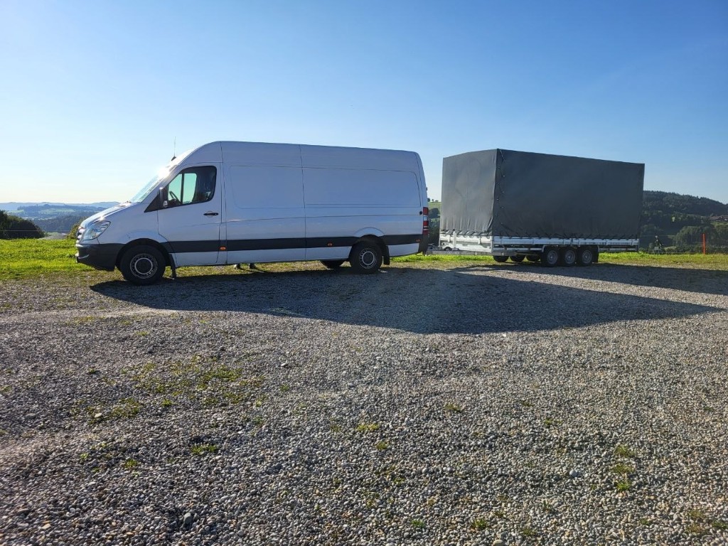 Mercedes Sprinter with 3-axle curtain trailer – combination